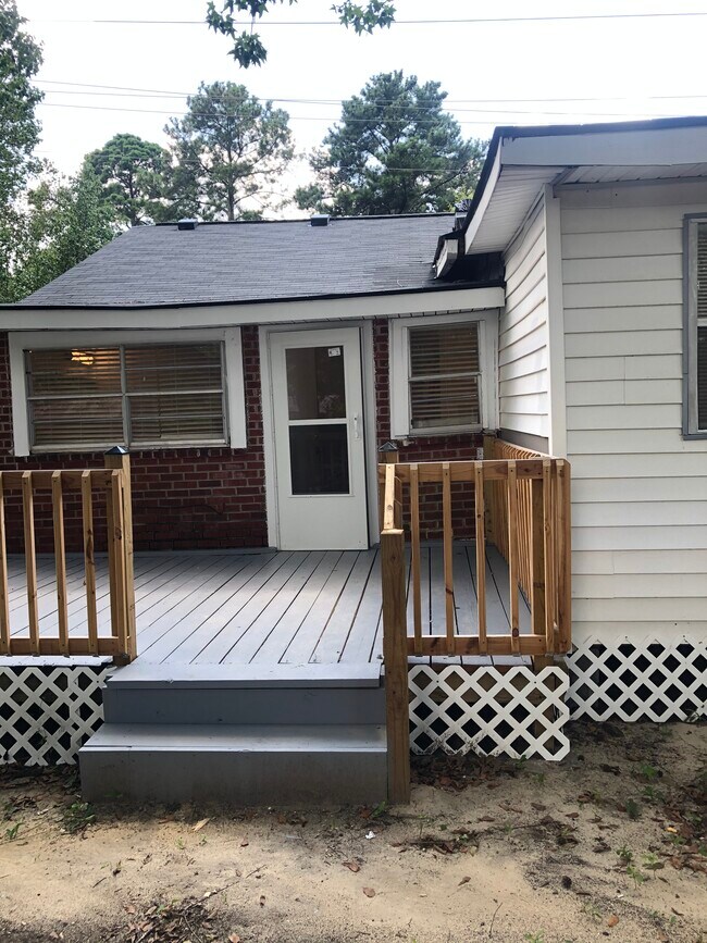 Building Photo - 1725 Columbia College Dr