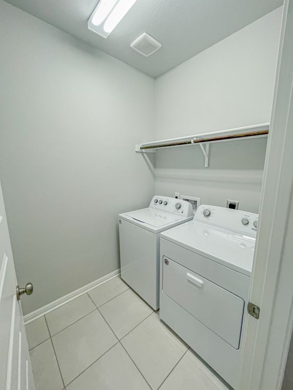 Building Photo - 465 Unforgiven Ln