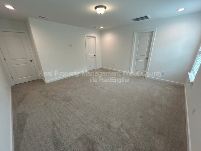 Building Photo - 156 Sargents St