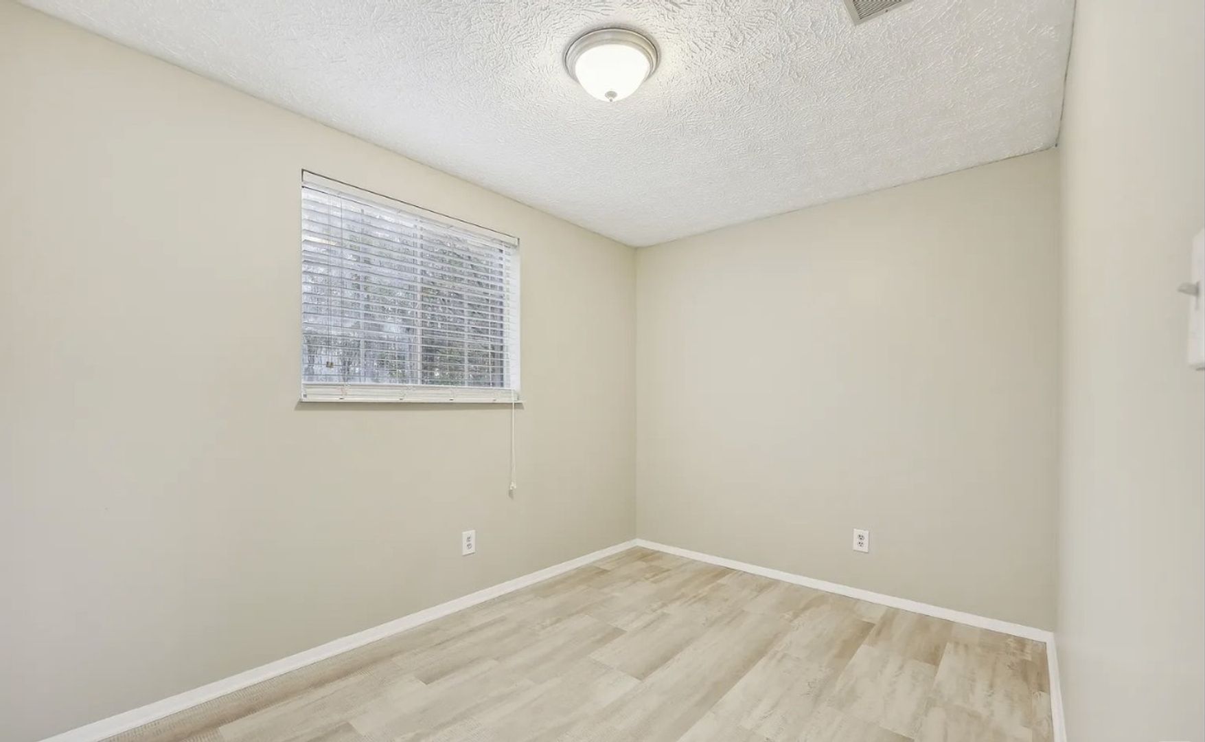 Building Photo - 2080 Singer Way