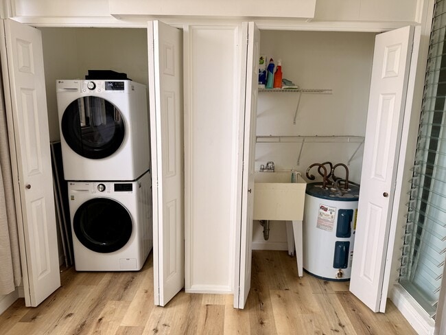 Building Photo - 1617 Clark St