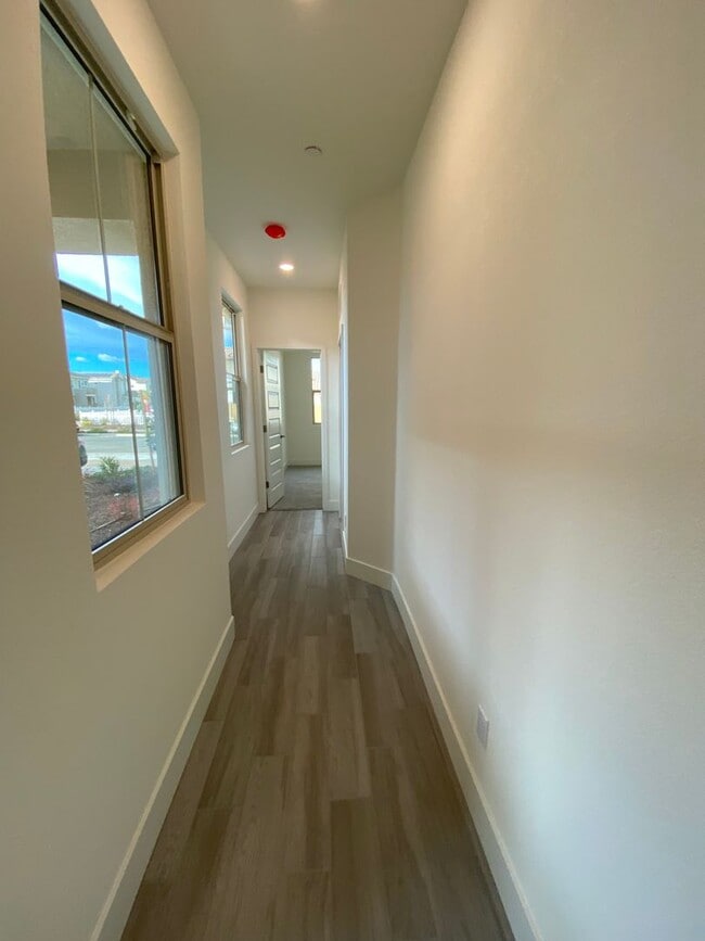Building Photo - Newer home in Rancho Cordova near Labyrint...