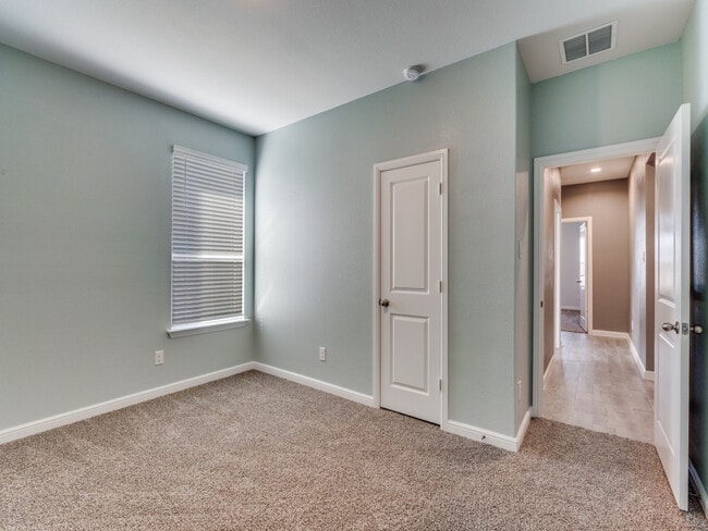 Building Photo - 181 Driftoak Dr