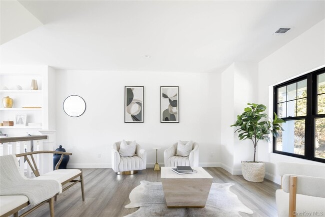 Building Photo - 242 Maple Ln