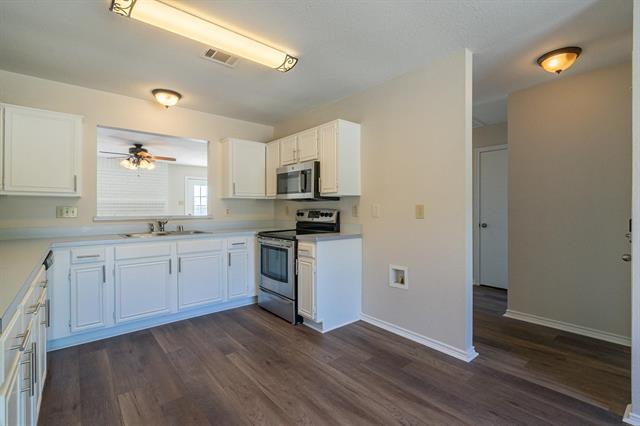 Building Photo - 2507 Meadowview Dr
