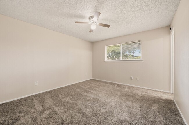 Building Photo - 616 Reveille Rd