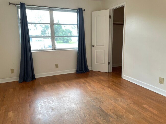 Building Photo - Easy Living in Palm Beach Gardens—Minutes ...