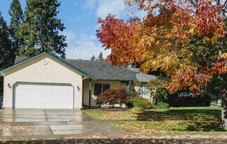 Building Photo - 1321 E Elderberry Cir