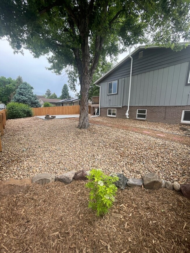 Building Photo - Renovated 3 Bedroom 1.5 Bathroom in Arvada!