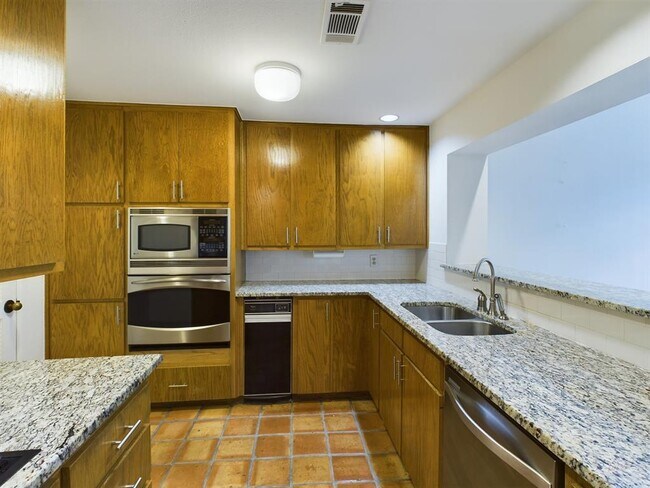 Building Photo - 1735 Spyglass Dr