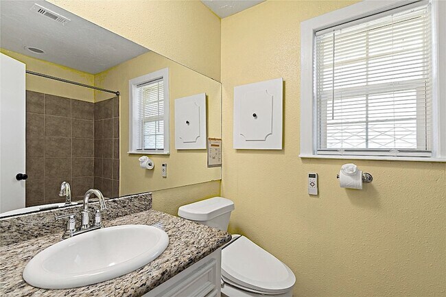 Building Photo - 4518 N Heron Dr