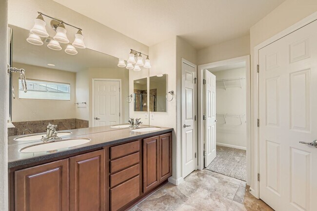 Building Photo - Beautiful 5 Bedroom Home for Rent in Anthem Community