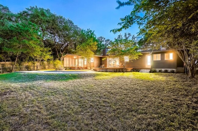 Building Photo - 5325 Western Hills Dr