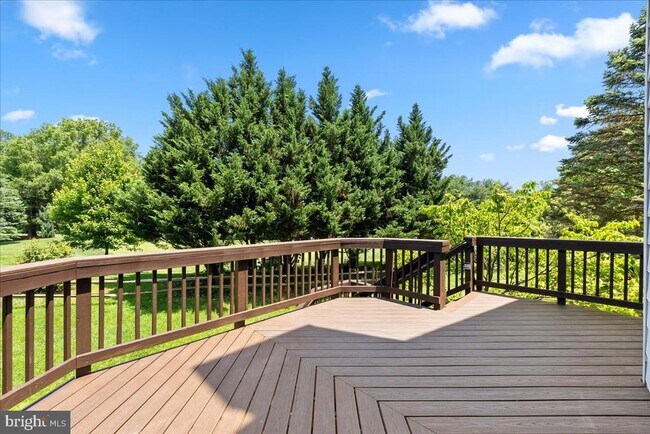 Building Photo - 4527 Sawgrass Ct