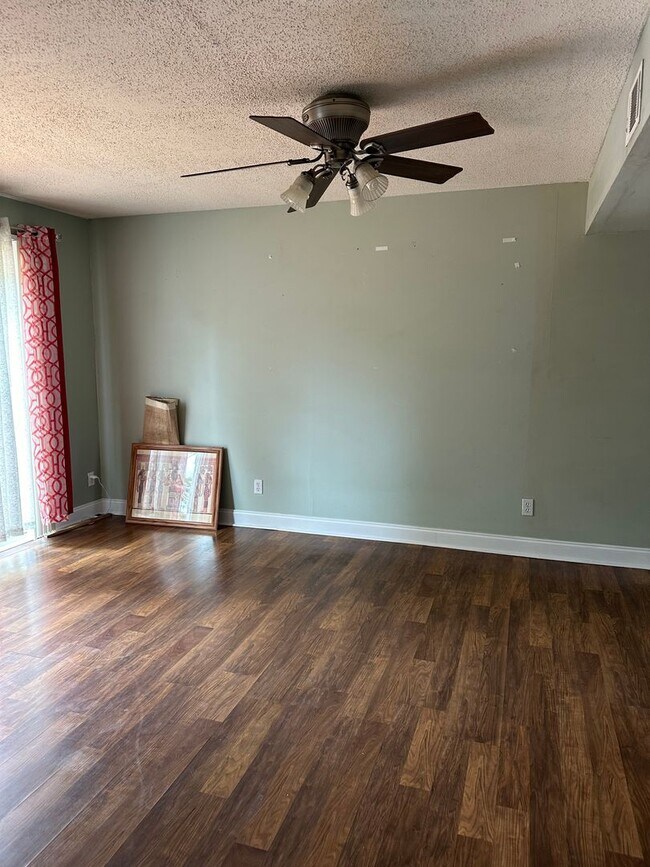 Building Photo - For Rent