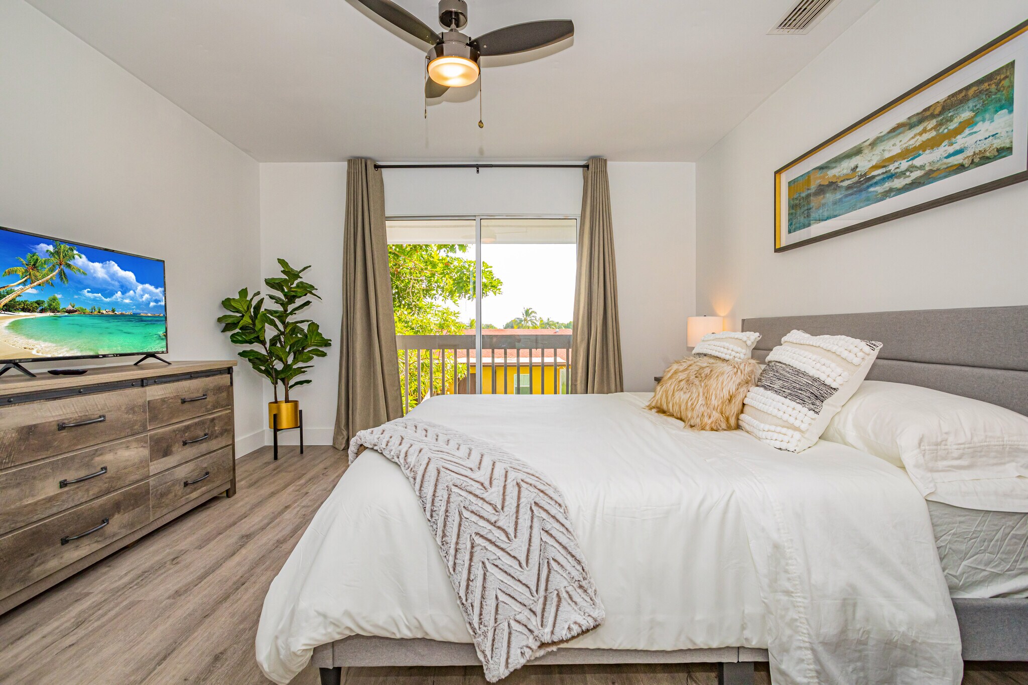 Building Photo - 9341 Green Meadows Way