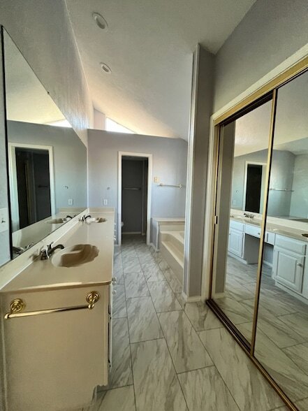 Building Photo - 17084 Westgrove Dr