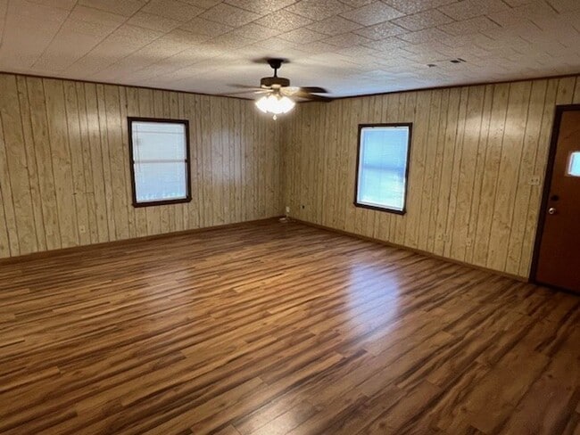 Building Photo - Adorable 2B/2B Home Available