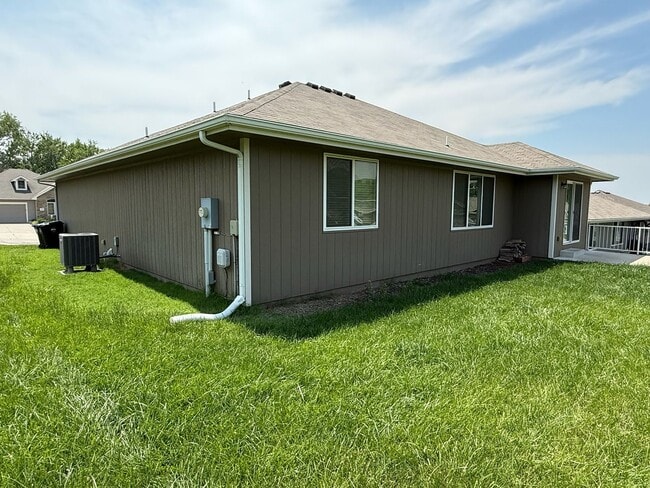 Building Photo - 3 bedroom 2 bath in Washburn Rural District
