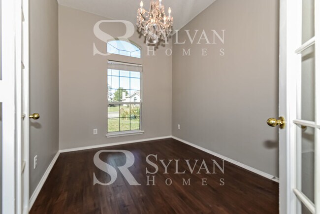 Building Photo - Texas beauty with all the bells and whistles!