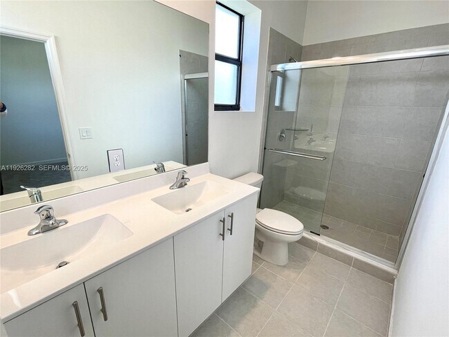 Building Photo - 20671 NE 7th Pl