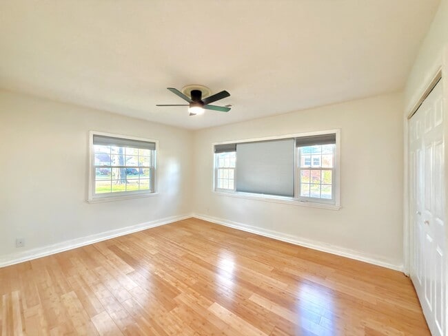 Building Photo - 1216 Eastwood Ave