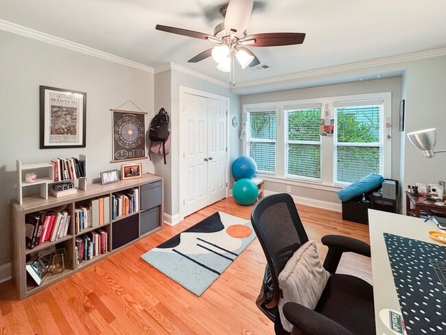 Building Photo - Large 4 bedroom, 3 bath home recently updated near Chickasaw Gardens