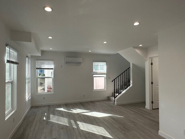 Building Photo - Stunning 3+2 ADU on a picturesque street i...