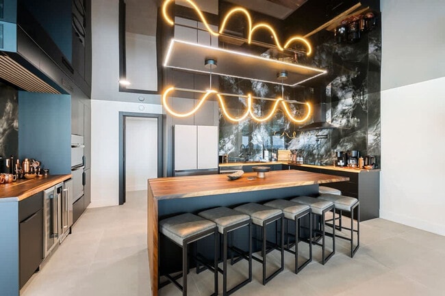 Building Photo - 8743 Thomas Dr