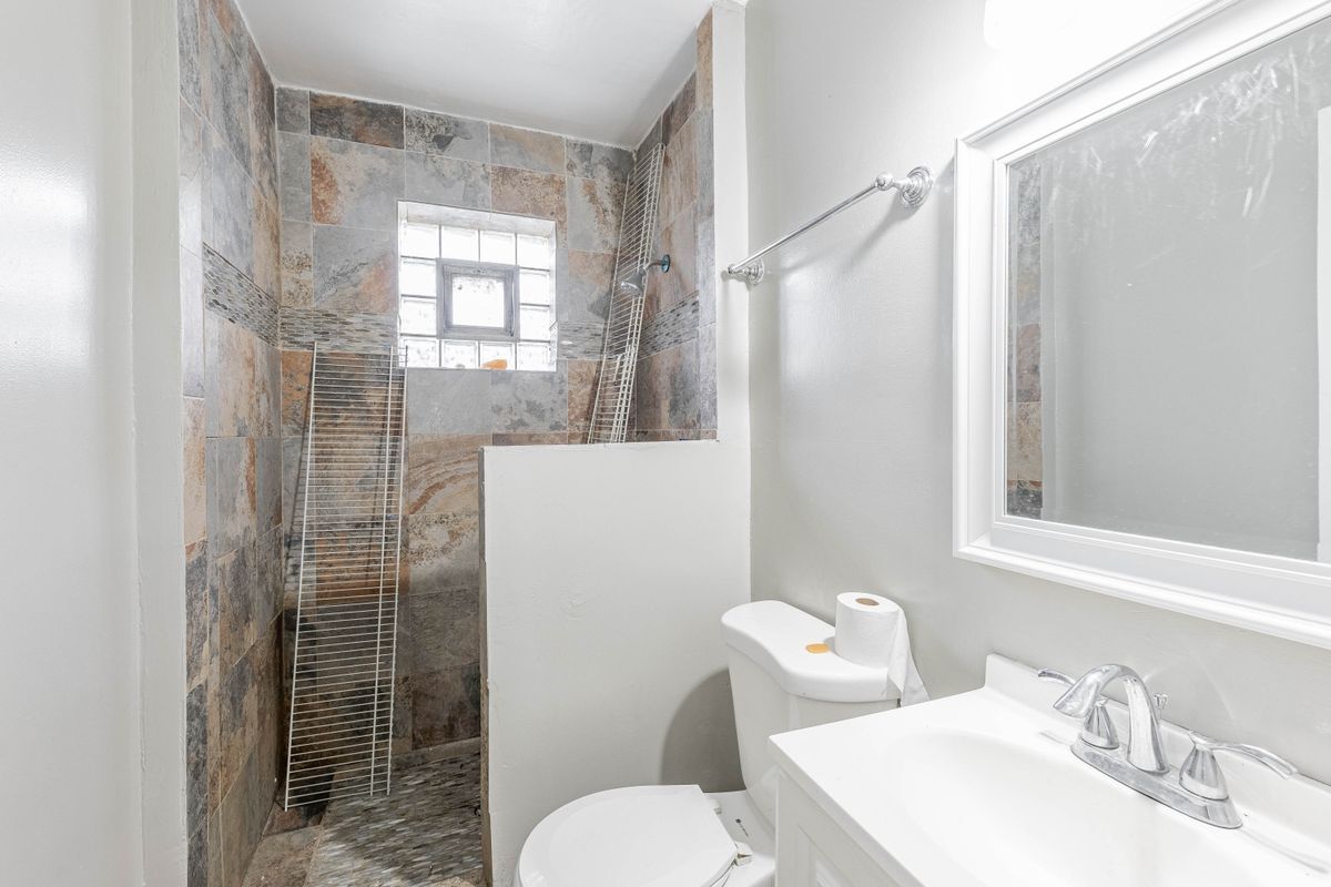 Building Photo - 7637 S Essex Ave