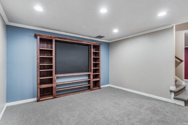 Building Photo - 625 Perolla Dr