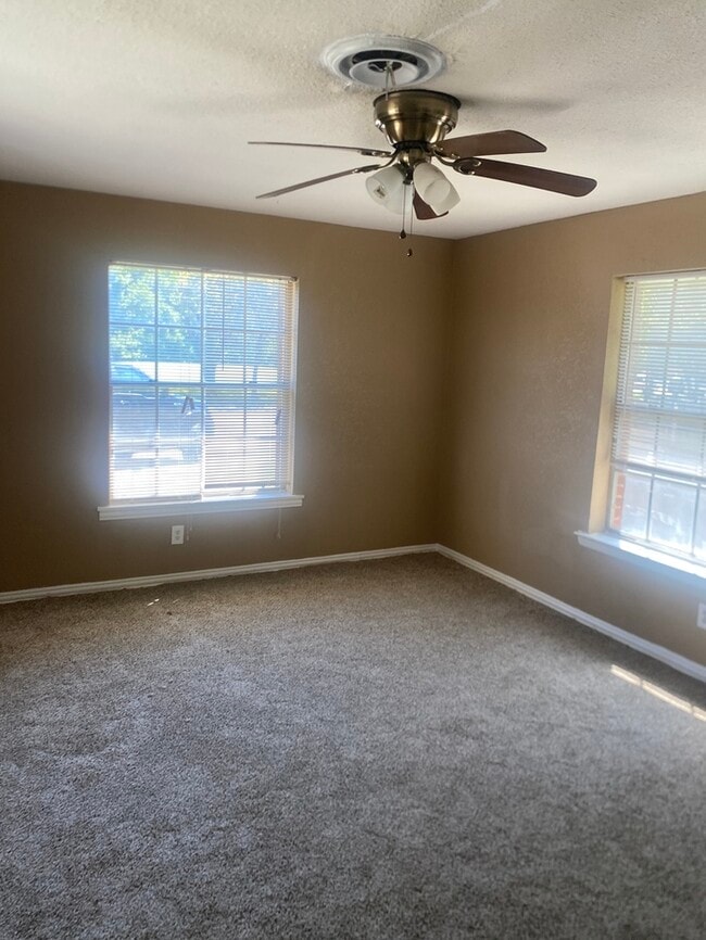 Building Photo - 741 W Main St