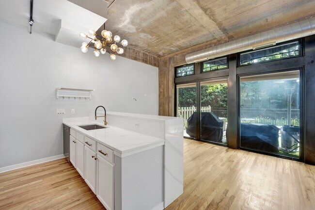 Building Photo - 1111 W 15th St