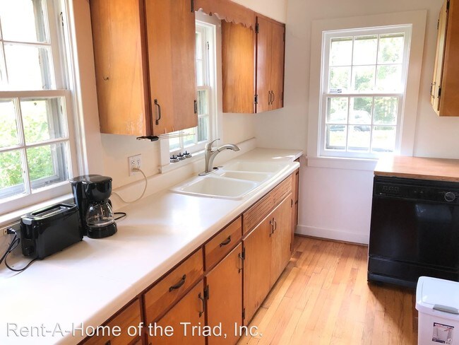 Building Photo - 4 br, 1.5 bath House - 413 S Chapman Street