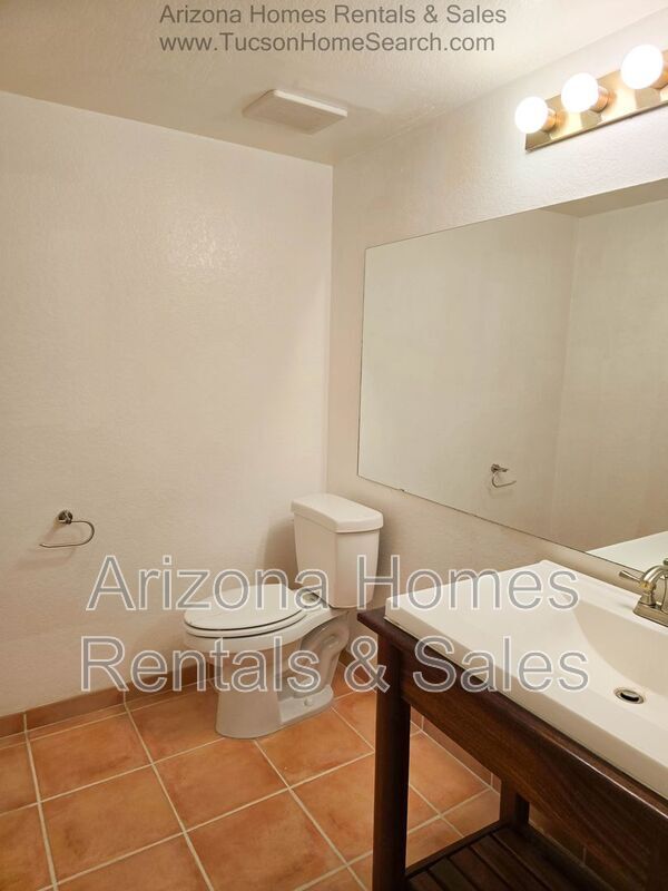 Building Photo - 4273 N River Grove Cir