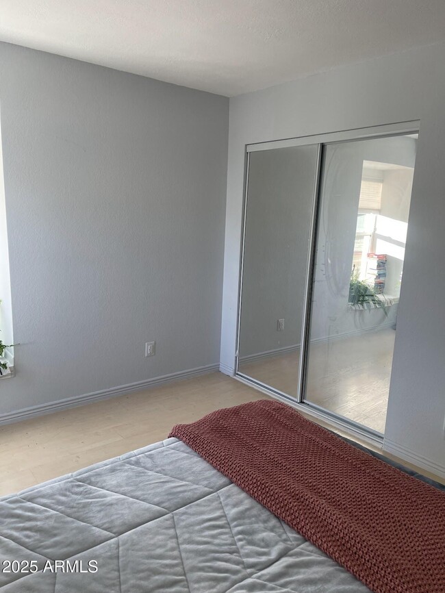 Building Photo - 303 W Fellars Dr