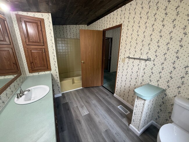 Building Photo - 3 bedroom home in Eldon, MO!