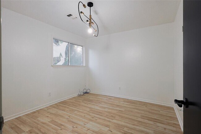 Building Photo - 10411 Rippling Fields Dr