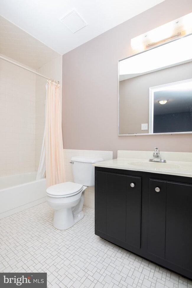 Building Photo - 322 Kings Croft Dr