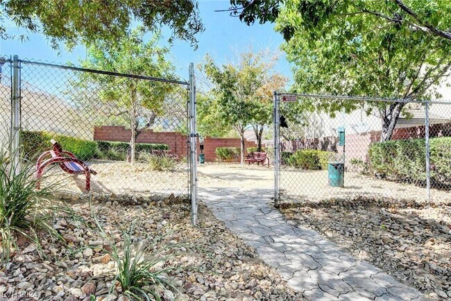 Building Photo - 9291 Hollander Ave