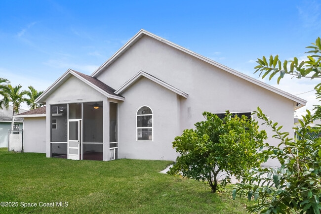 Building Photo - 1721 SW Whipple Ave