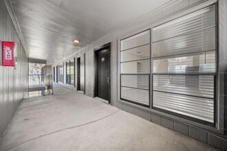 Building Photo - 320 E 4th St