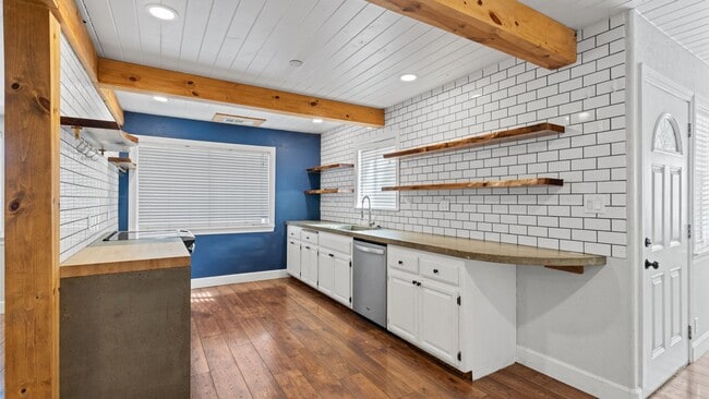 Building Photo - 3 Bedroom home in Winters