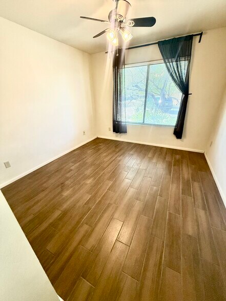 2nd bedroom - 200 E Belcourte Pl