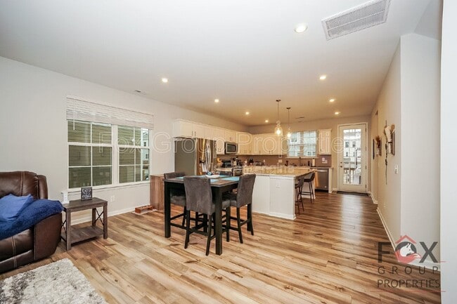 Building Photo - 7125 Brookview Ln