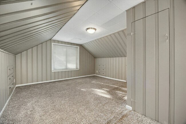 Building Photo - 229 De Villen Avenue