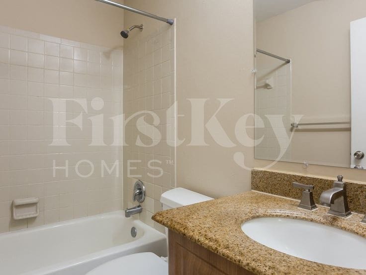 Building Photo - 5990 Ithaca Cir W