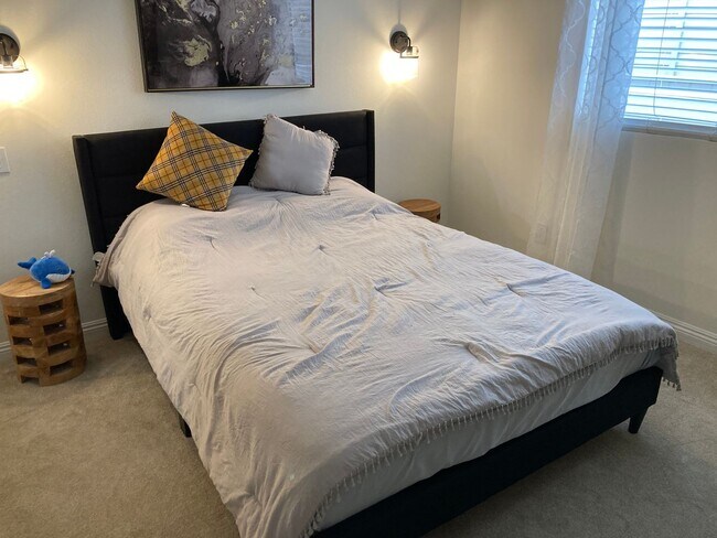 Building Photo - Beachside Furnished Retreat! Remodeled 2BD/2BA Condo Steps from the Sand!