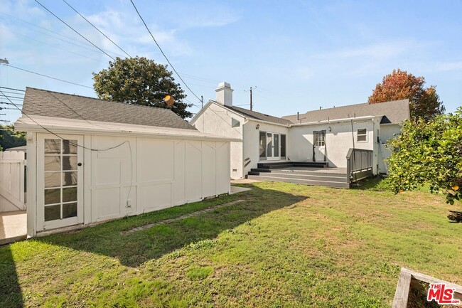 Building Photo - 8214 Creighton Ave