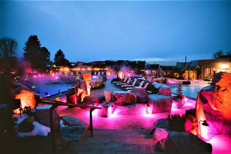 Building Photo - 5242 Fallon St